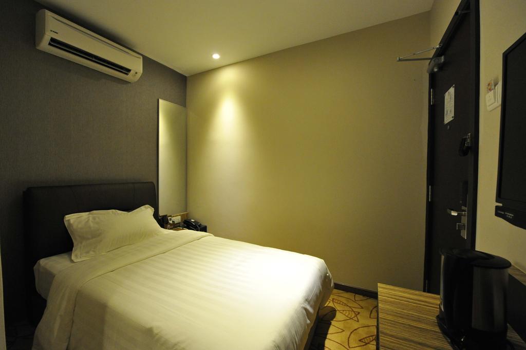 Milano Hotel Kluang Exterior photo